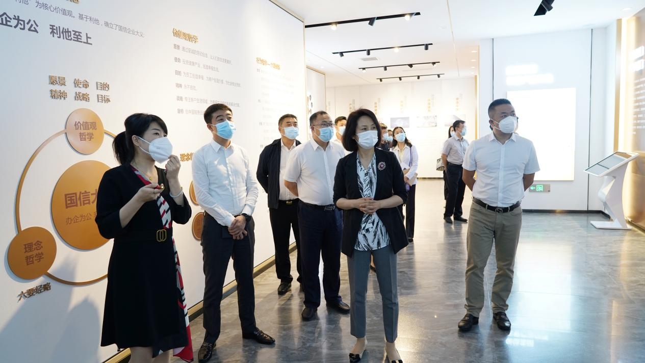 8. 副市長李煒姝一行到南山書院調研考察.jpg 8. 副市長李煒姝一行到南山書院調研考察.jpg