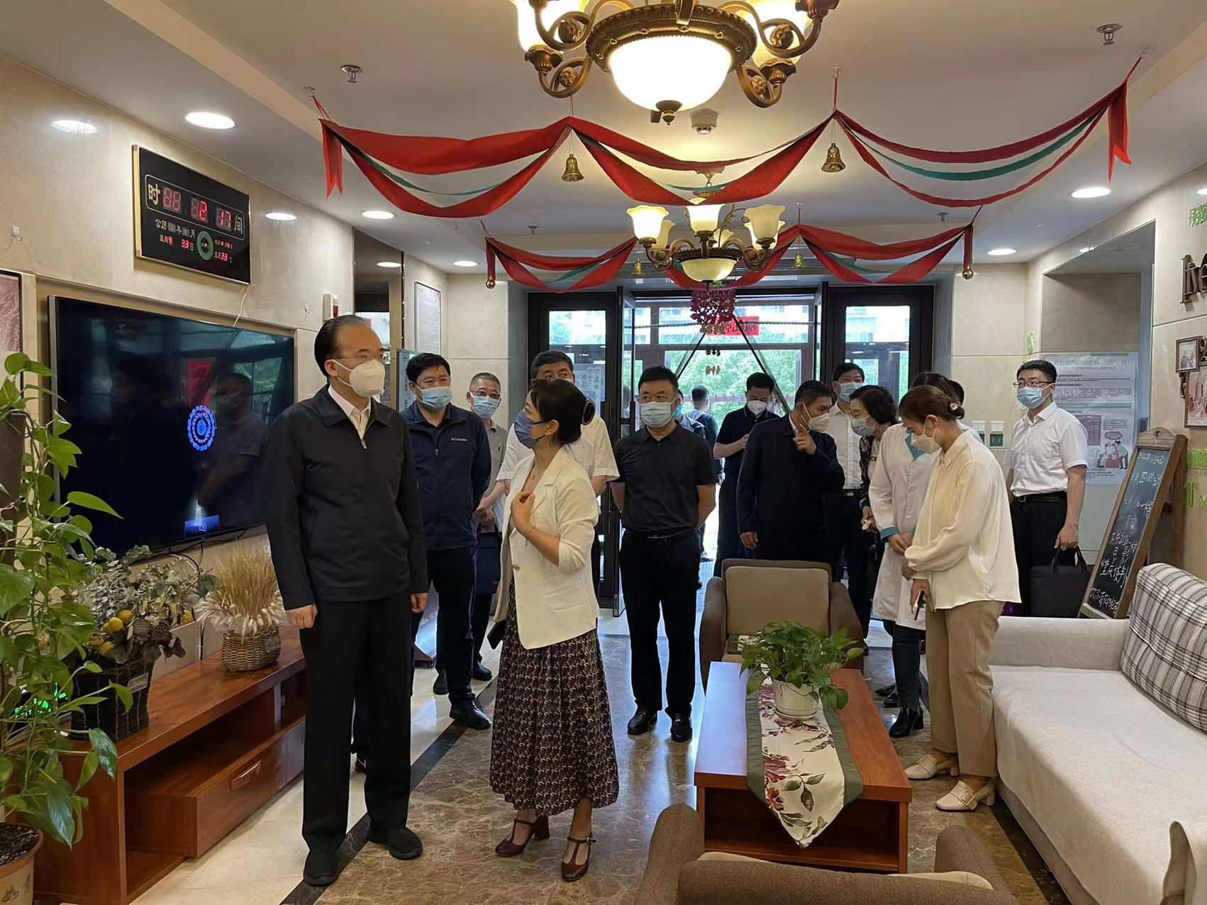 9.吉林省副省長(zhǎng)劉凱一行到親親園調(diào)研醫(yī)養(yǎng)結(jié)合工作.jpg 9.吉林省副省長(zhǎng)劉凱一行到親親園調(diào)研醫(yī)養(yǎng)結(jié)合工作.jpg